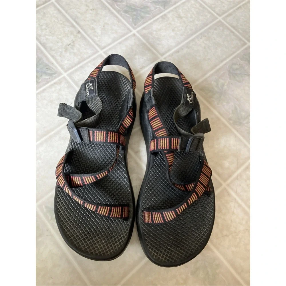 Chaco Classic women's sz 10 Black with red yellow square pattern Strappy Sandals